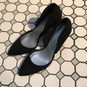 Excellent condition black pointed toe heels!